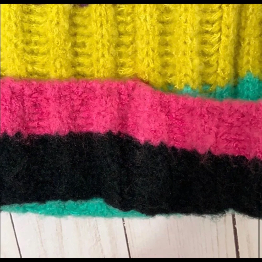🌻 Topshop Striped Pompom Beanie